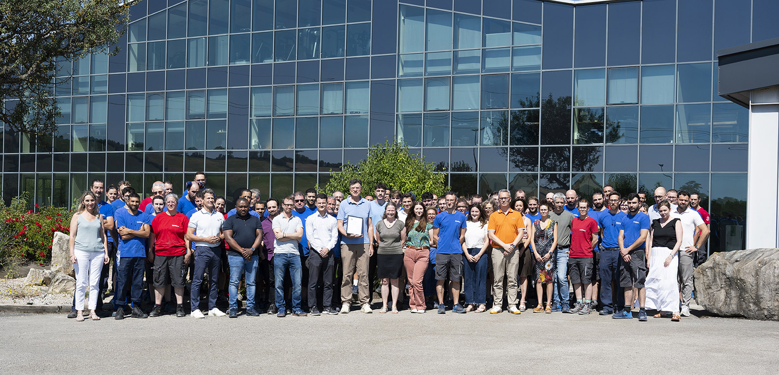 SOCOTEC MENUISERIES-COMBES-remise-CERTIFICAT-ISO9001