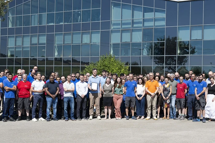 SOCOTEC MENUISERIES-COMBES-remise-CERTIFICAT-ISO9001